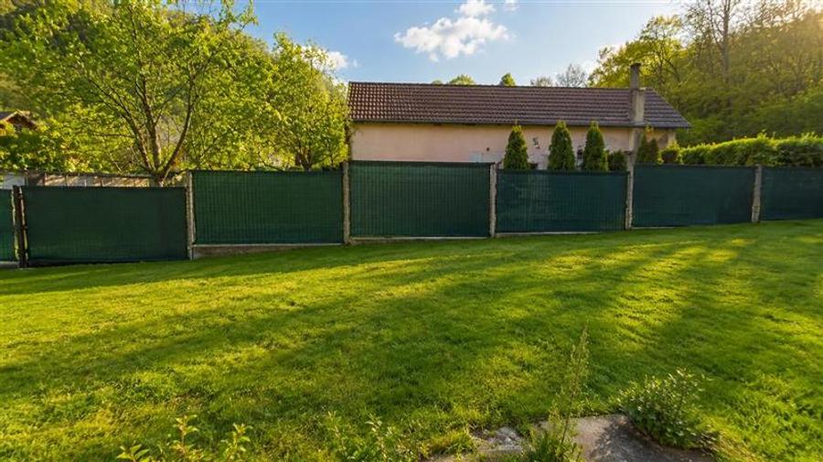 Casă individuală cu 3 camere cu Teren 1741 Mp în Central