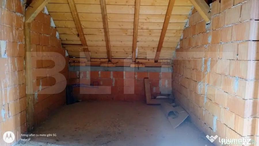 Casă cu 5 camere cu Teren 560 Mp în Urișor