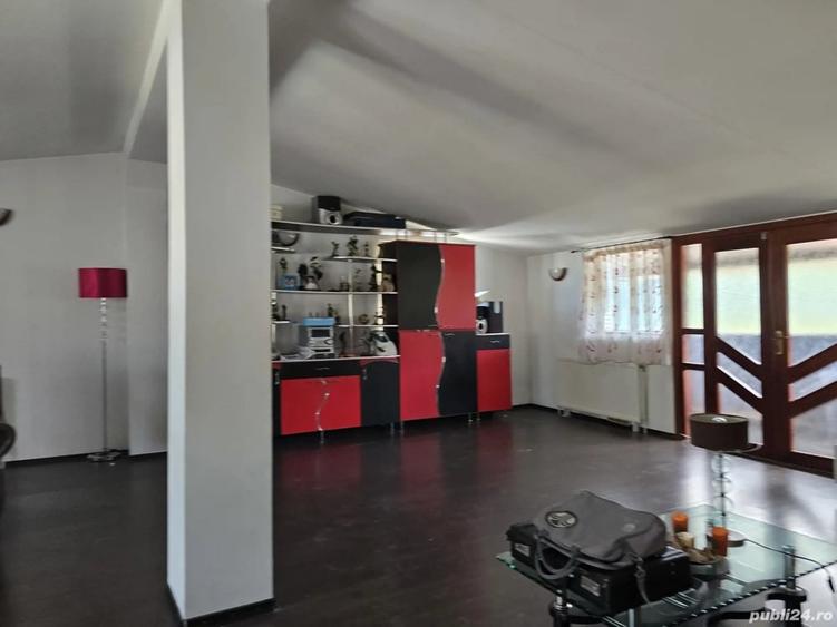 Apartament cu 4 camere decomandat în Central