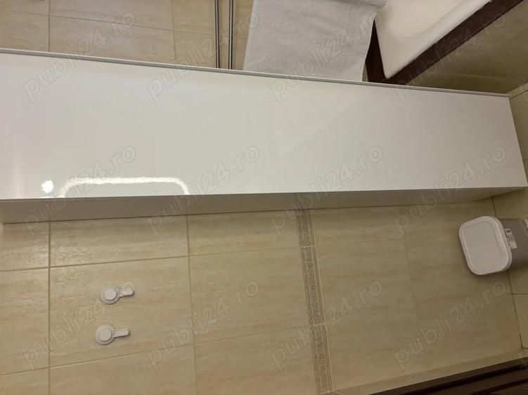 Apartament cu 3 camere decomandat în 1 Decembrie