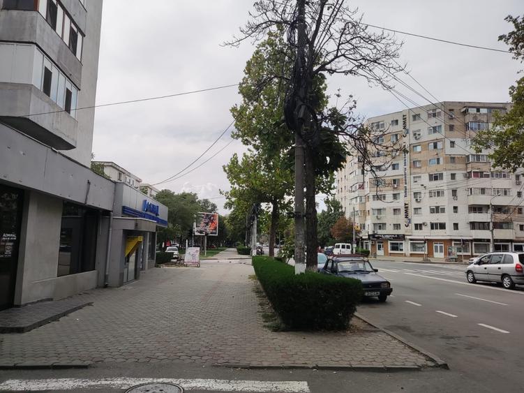 Apartament cu 4 camere decomandat în Central