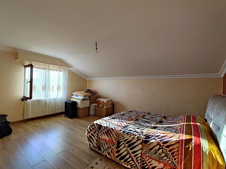 Casă cu 5 camere cu Canalizare în Valu lui Traian