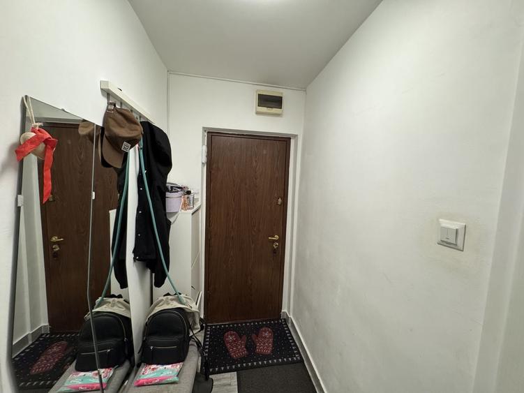 Apartament cu 3 camere decomandat în Drumul Taberei