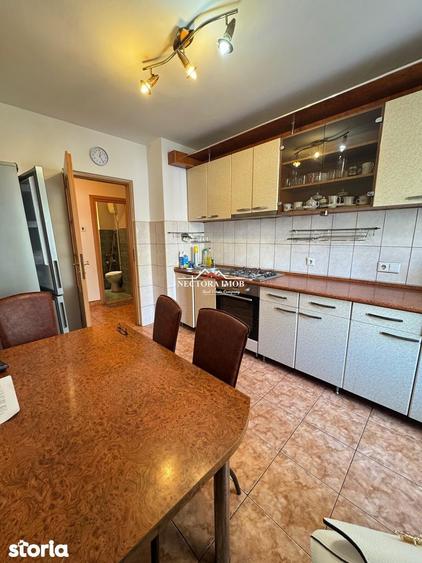 Apartament cu 3 camere decomandat în Decebal