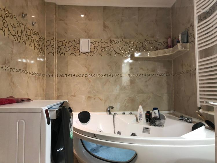 Casă individuală cu 4 camere cu Canalizare în Chercea