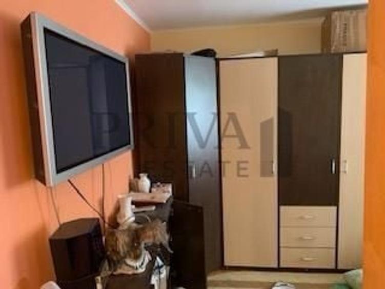 Apartament cu 3 camere decomandat, mobilat în Girocului