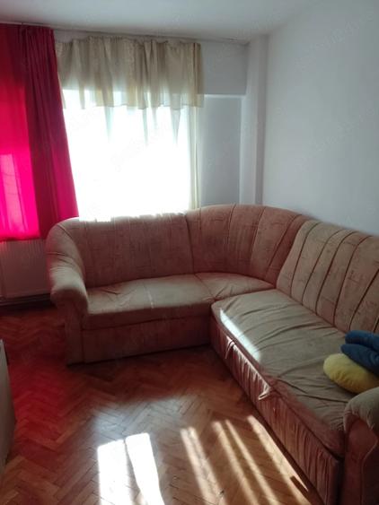 Apartament cu 3 camere decomandat în Exterior Vest