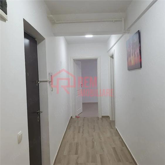 Apartament cu 3 camere decomandat în Fundeni
