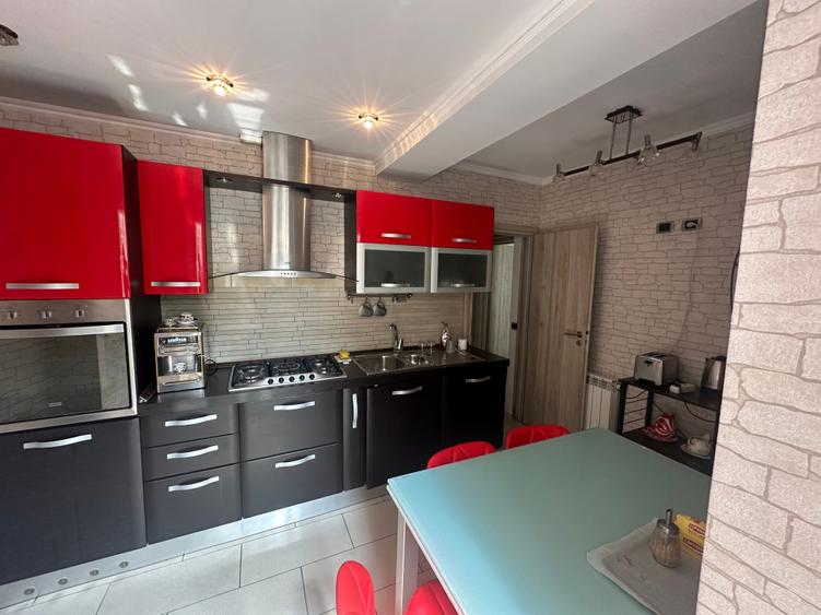 Apartament cu 3 camere semidecomandat în Rosetti