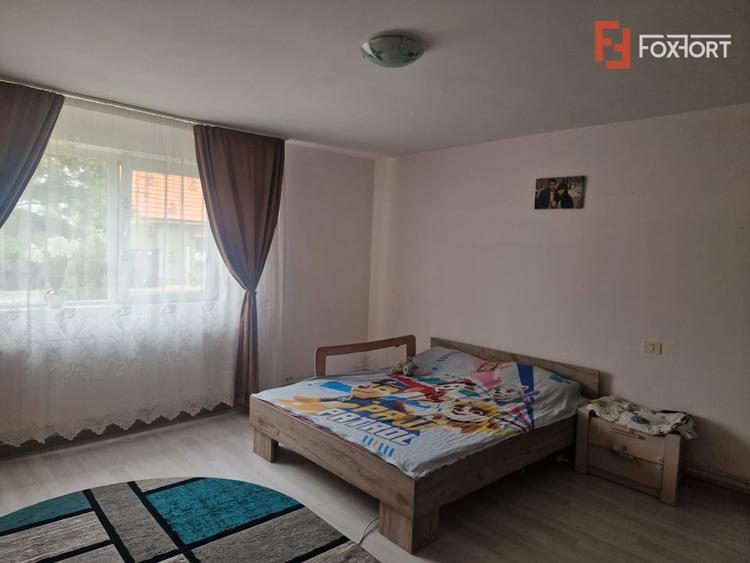 Casă individuală cu 9 camere cu Canalizare în Moșnița Nouă