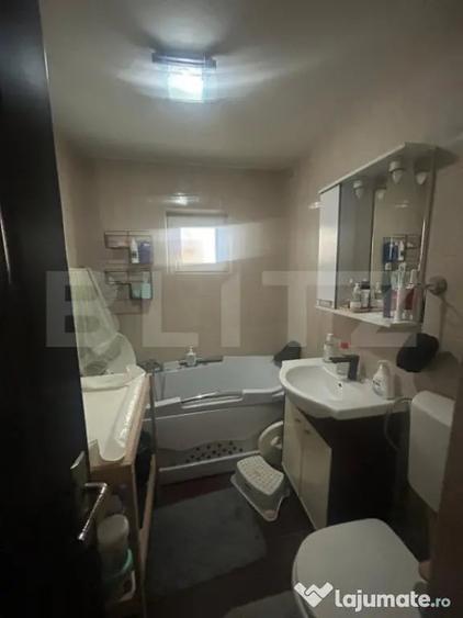 Apartament cu 3 camere decomandat în Micro 2