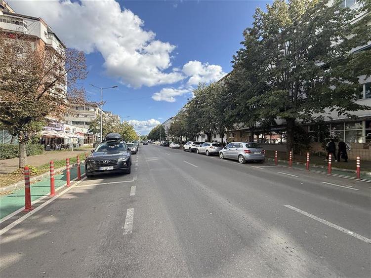 Apartament cu 4 camere decomandat, mobilat în Alexandru cel Bun