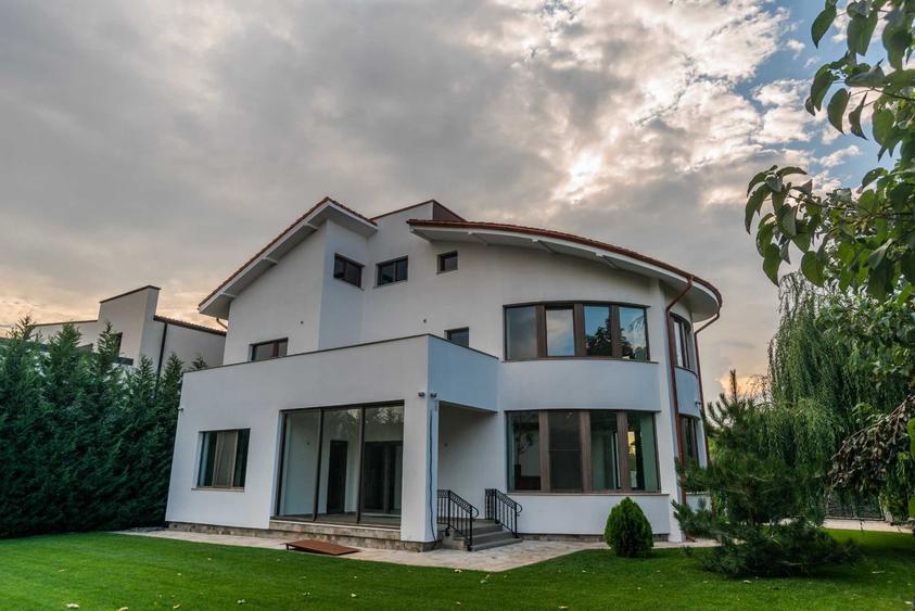 Casă cu 4 camere în Preajba