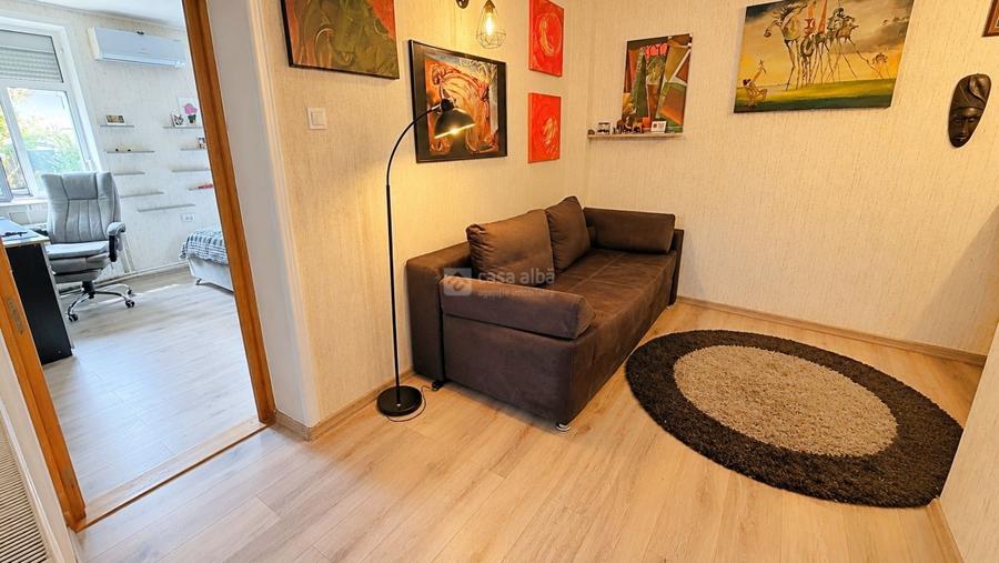 Centru, 2 camere chic, mobilat & utilat, curte mica pentru relaxare - 2