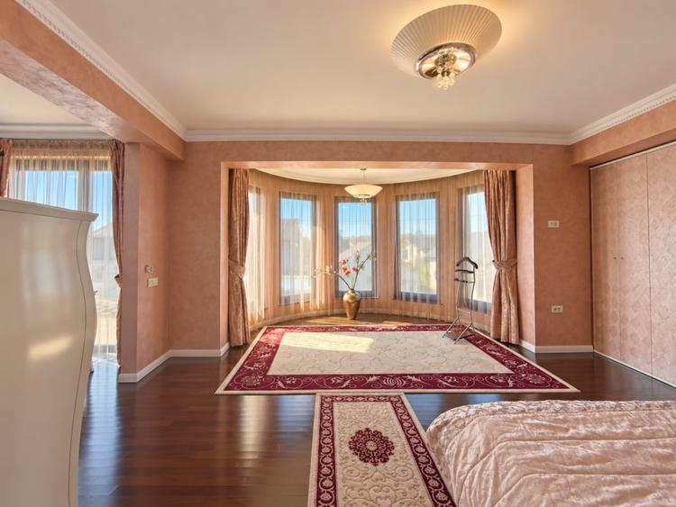 Casă individuală cu 10 camere cu Canalizare în Ovidiu