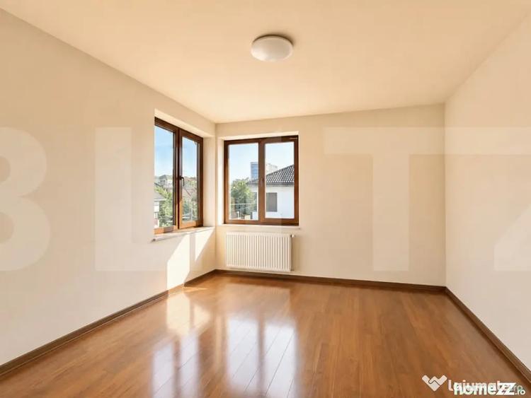 Casă cu 5 camere cu Teren 987 Mp în Torontalului