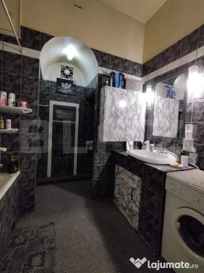 Apartament cu 4 camere decomandat în P-ța Maria