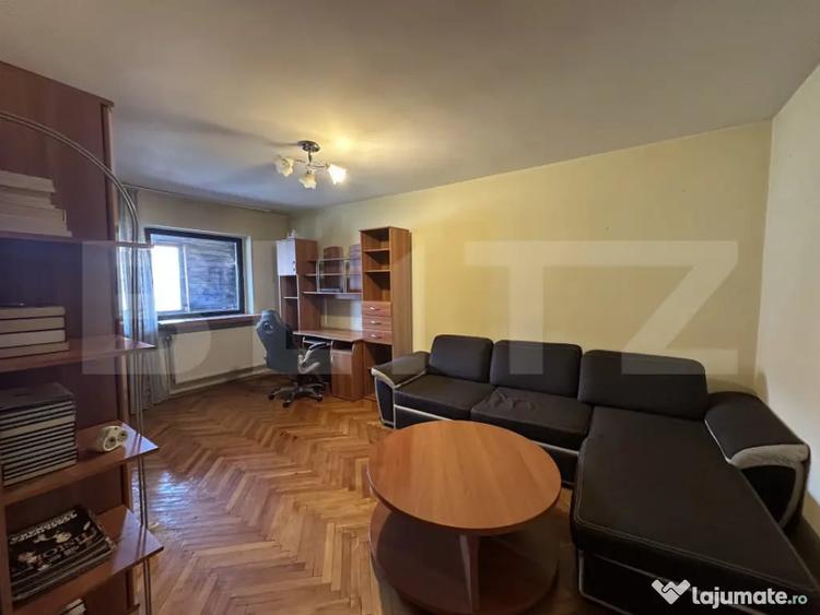 Apartament cu 3 camere decomandat în Central