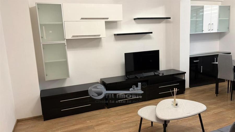 Apartament cu 2 camere semidecomandat, mobilat în Central