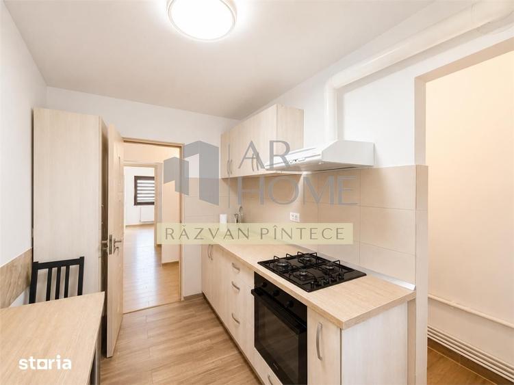 Apartament cu 3 camere decomandat în Democrației