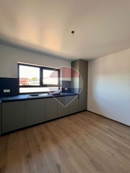 Duplex cu 4 camere cu Teren 350 Mp în Tărlungeni