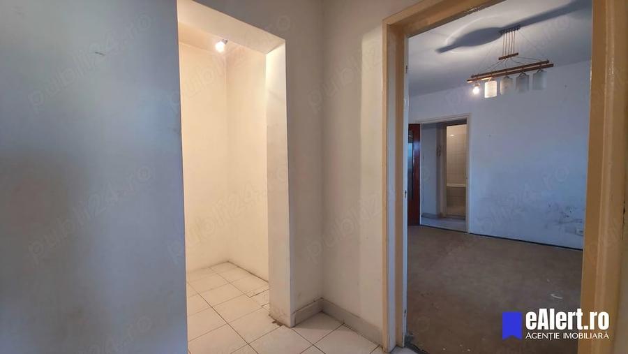 Apartament cu 4 camere semidecomandat în 13 Septembrie
