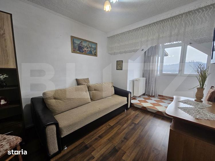Apartament cu 3 camere decomandat, mobilat în Nicolina
