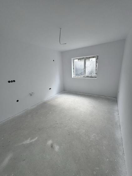 Casă cu 4 camere în Exterior Vest