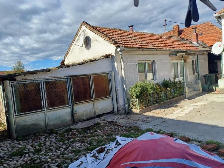 Casă cu 3 camere în Băiești