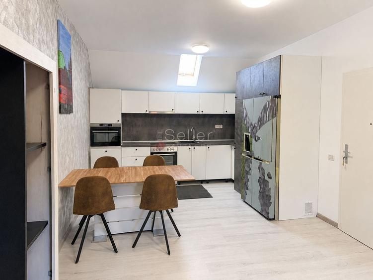 Apartament cu 3 camere decomandat, mobilat în Brașovul Vechi
