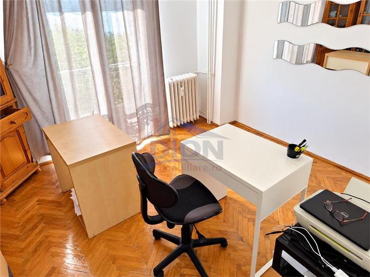 Apartament cu 3 camere decomandat în Central
