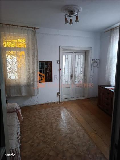 Casă cu 4 camere semidecomandat în Băceni