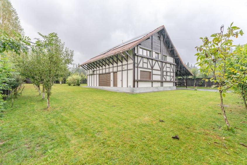 Casă individuală cu 5 camere cu Teren 1300 Mp în Predeal