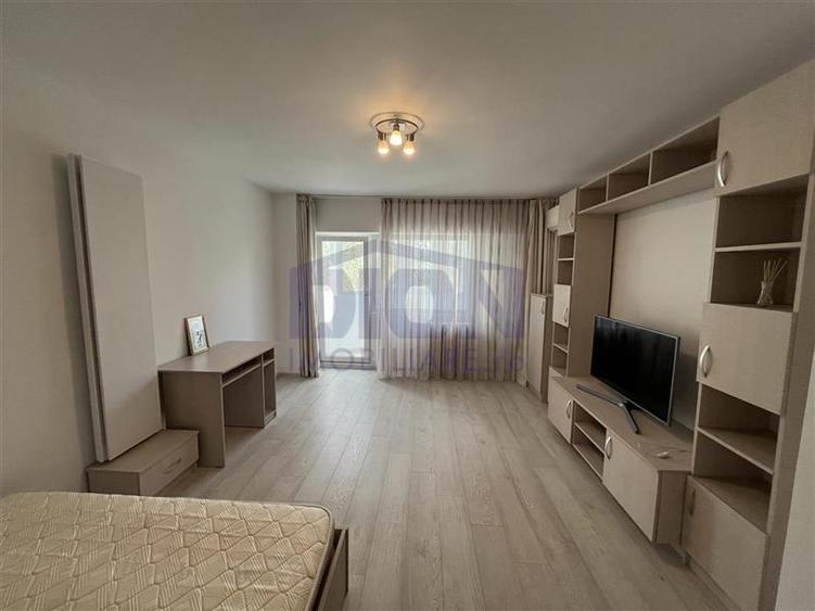 Garsonieră decomandată în Central