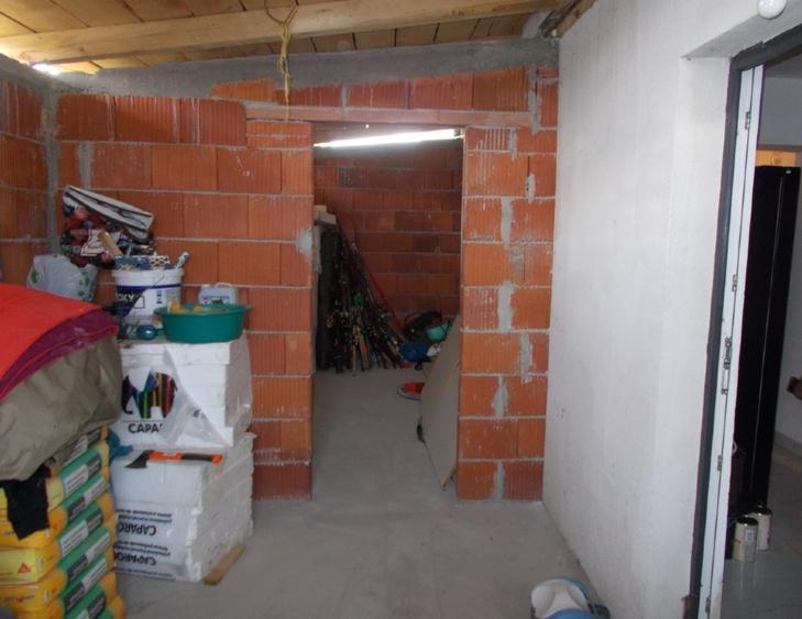Duplex cu 4 camere cu Teren 325 Mp în Parța