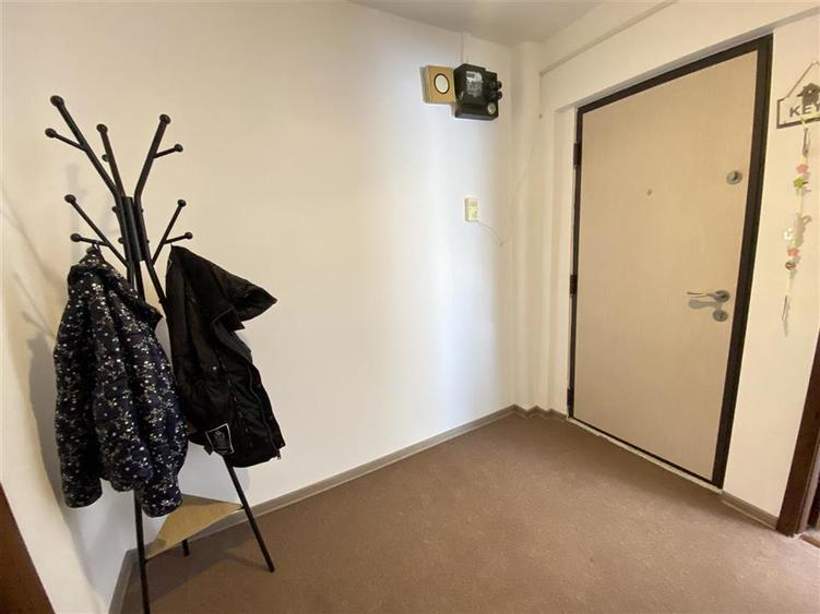 Apartament cu 3 camere decomandat în Nicolina