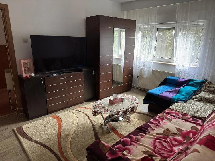 Apartament cu 2 camere semidecomandat în Gojdu