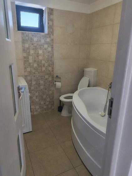 Apartament cu 3 camere semidecomandat în Dobroești