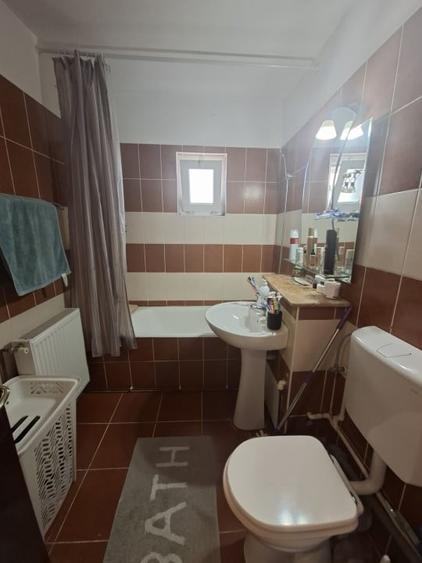 Apartament cu 3 camere decomandat, mobilat în 1 Mai