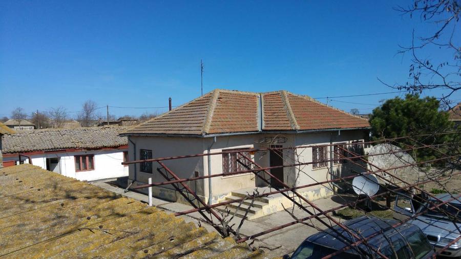 Casă cu 4 camere în Sinoie