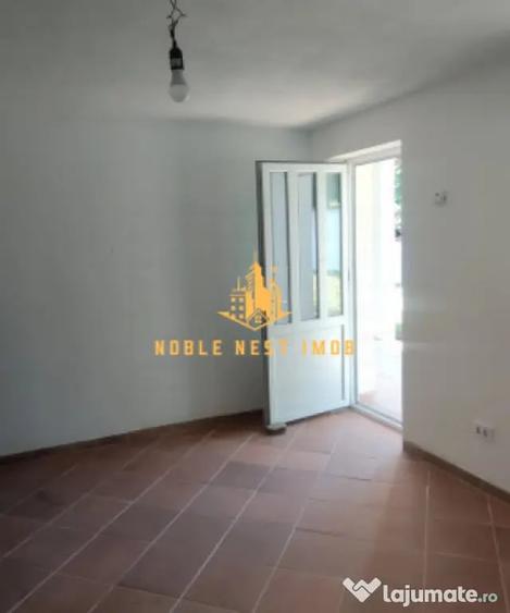 Casă cu 5 camere cu Teren 2500 Mp în Central