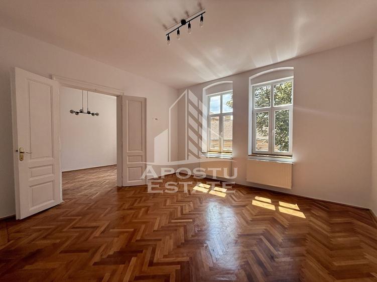 Apartament cu 3 camere semidecomandat în Elisabetin