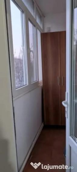 Apartament cu 3 camere decomandat în Sud
