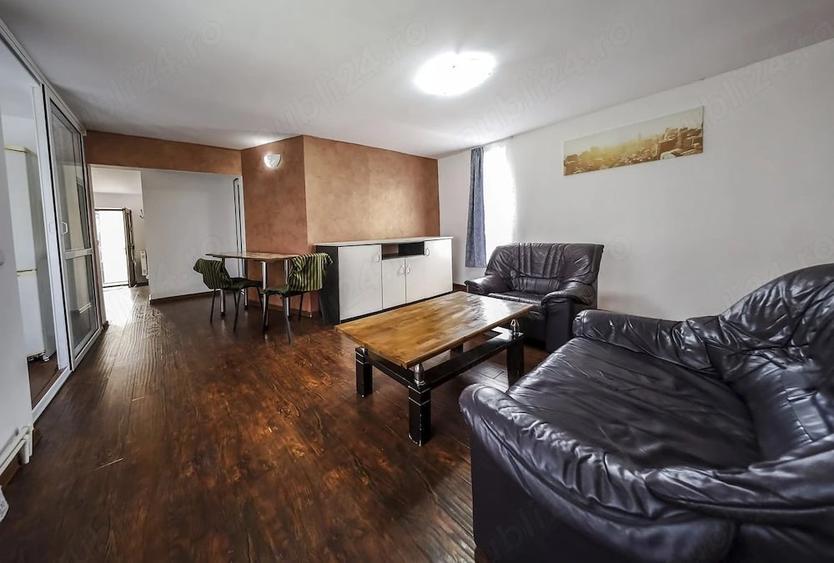 Apartament cu 3 camere decomandat, mobilat în Piața Unirii