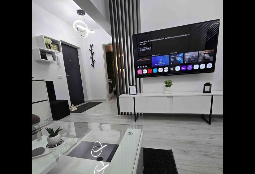 Apartament cu 2 camere semidecomandat, mobilat în Sud