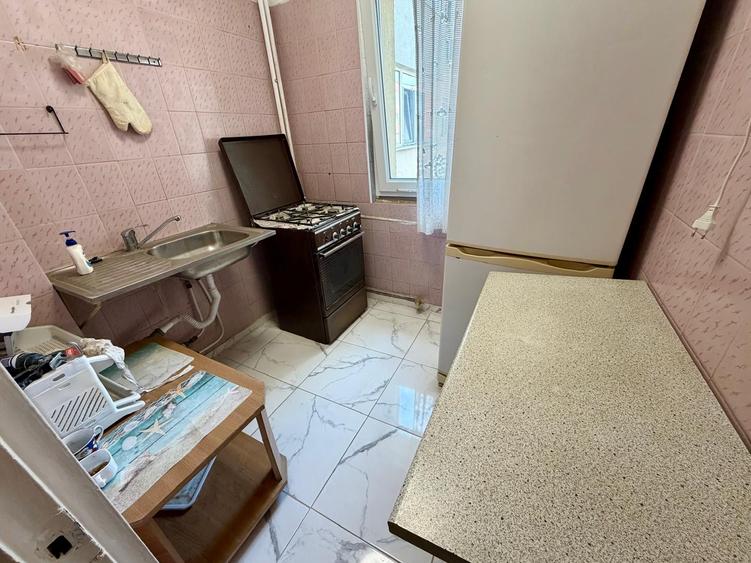 Apartament cu 2 camere semidecomandat în Teiul Doamnei