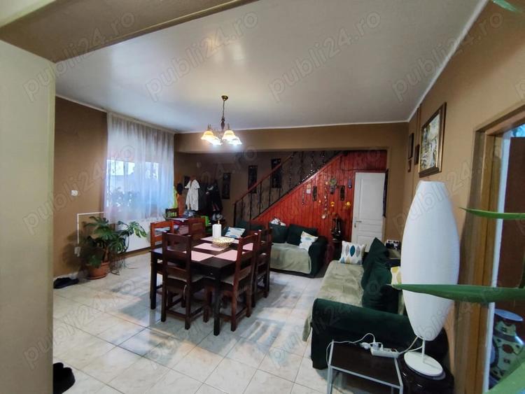 Casă cu 6 camere cu Teren 375 Mp în Central