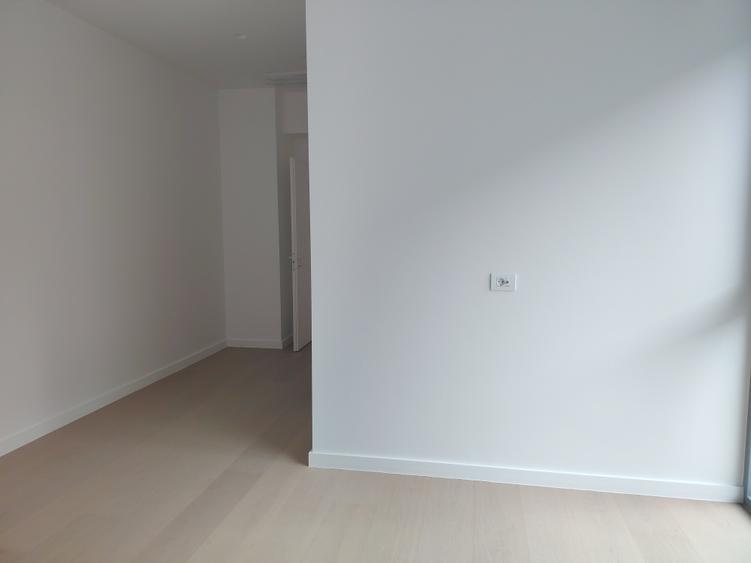 Apartament cu 3 camere semidecomandat în Aviației