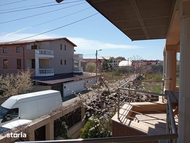 Casă cu 8 camere cu Teren 250 Mp în Fundeni