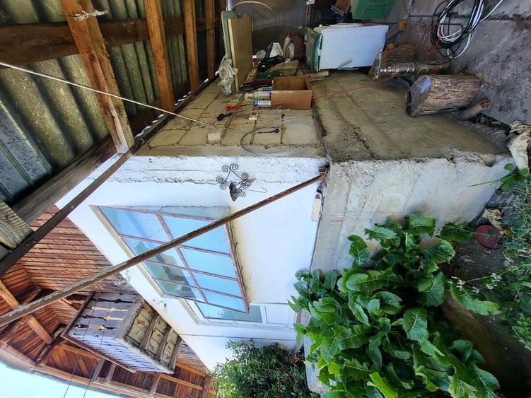 Casă cu 4 camere cu Teren 100 Mp în Predeal